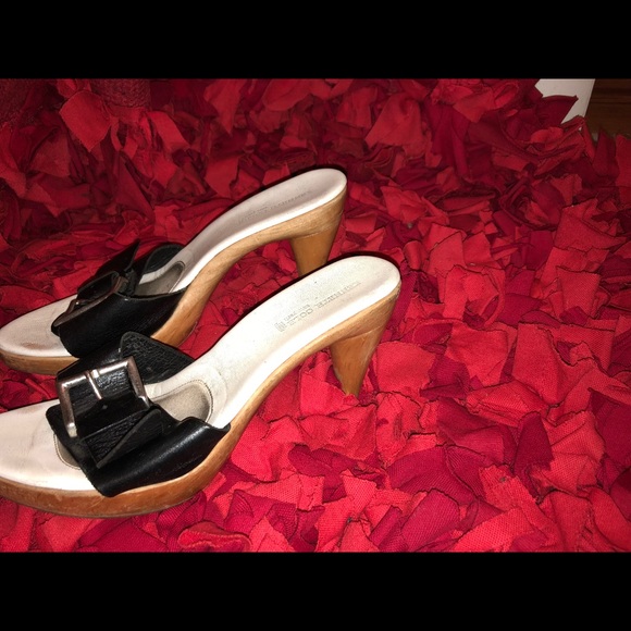 Heels with a black buckle - Picture 4 of 5